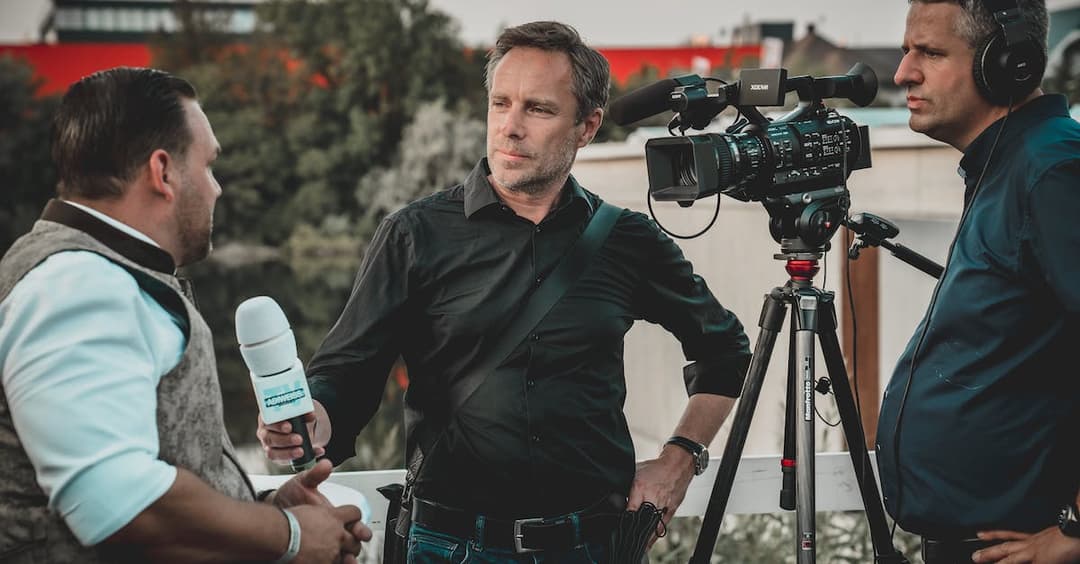 Dziennikarstwo a Prawo: Jak Unikać Problematycznych Sytuacji?