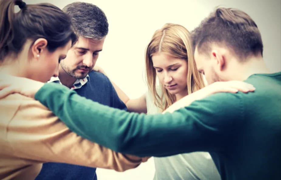 Modlitwa wstawiennicza - sens i siła duchowego wsparcia w Siódmej Pieczęci