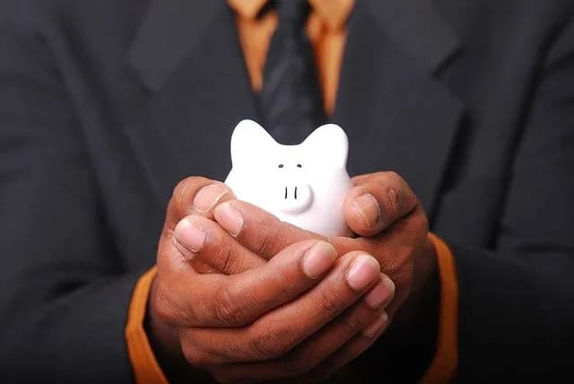 Czy oszczędzanie ma sens? Jak zbudować finansową przyszłość i uniknąć problemów