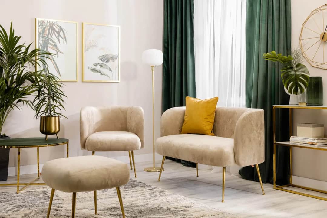 Idealne złote dodatki do salonu i domu - sprawdź najlepsze złote dekoracje!