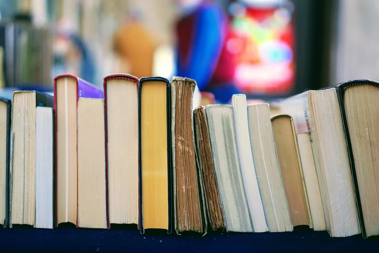 Jak znaleźć książkę bez tytułu i autora – skuteczne metody i porady