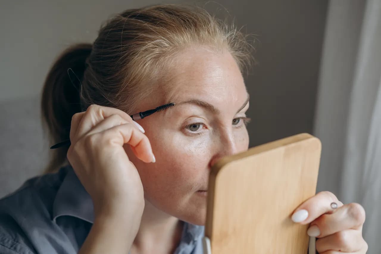 Naturalna oprawa oka – jak podkreślić brwi i dlaczego warto to robić?