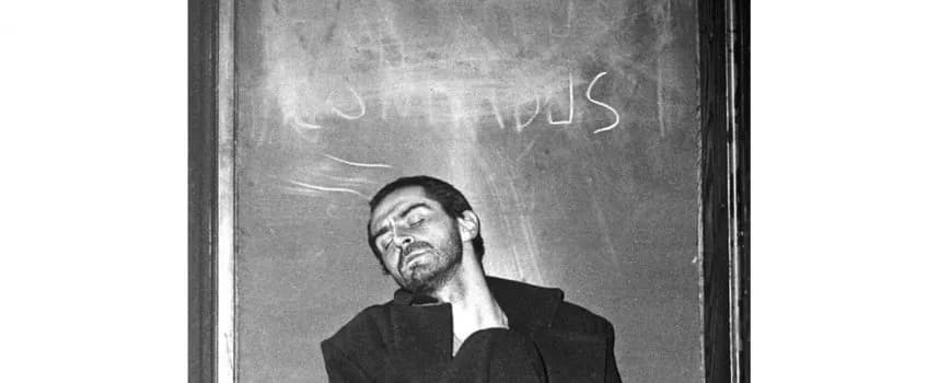 Sens i znaczenie przemiany Gustawa w Konrada - fascynująca analiza Dziadów