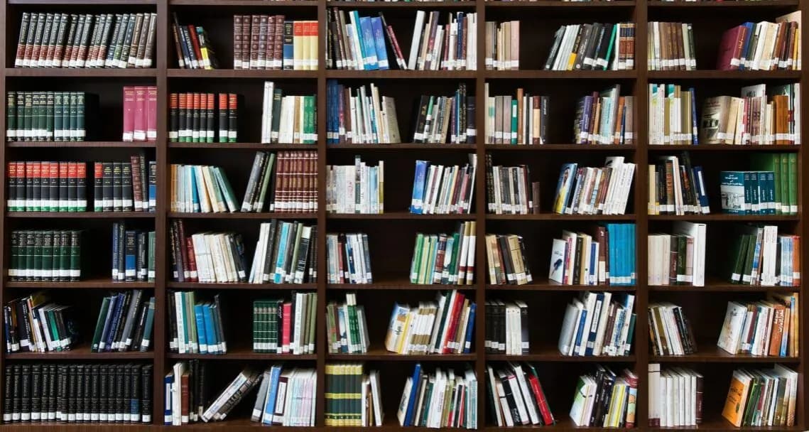 5 Must-Read Książek dla Każdego Dziennikarza