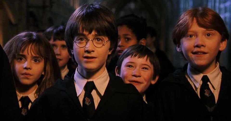 Odkryj Magię: Wnikliwe spojrzenie na 'Harry Potter i Kamień Filozoficzny'