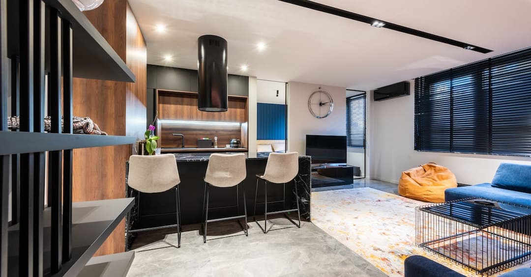 Duży drewniany zegar ścienny - Sprawdź naszą ofertę!