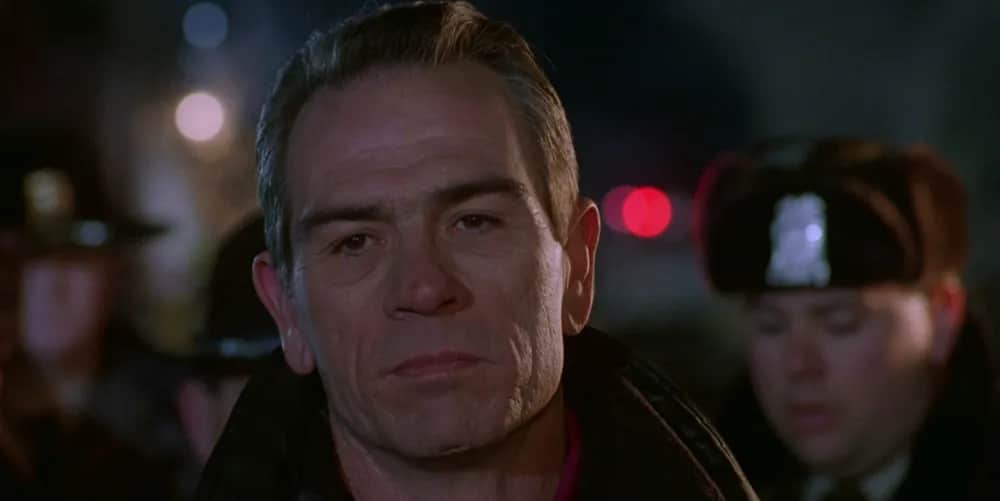 Najsłynniejsze cytaty Tommy'ego Lee Jonesa z filmu Ścigany – znajdź ulubione kwestie