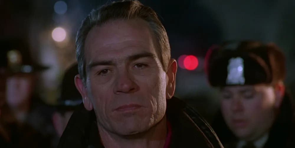 Najsłynniejsze cytaty Tommy'ego Lee Jonesa z filmu Ścigany – znajdź ulubione kwestie